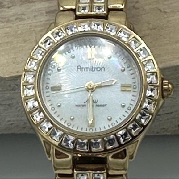 Fashion watches 4pcs, Chicos, Trendz, Geneva, and Armitron.Need batteries.(210) - Picture 2 of 16